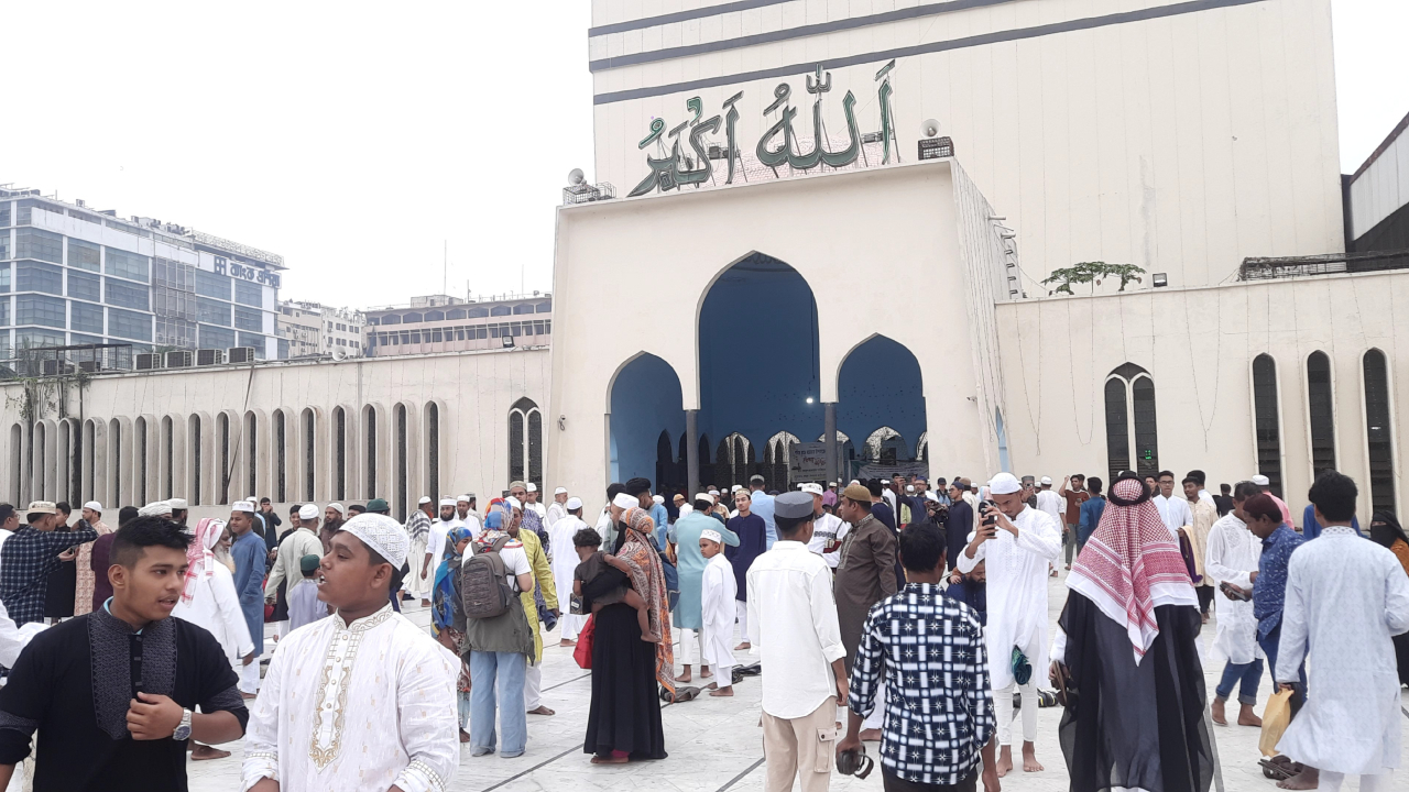 বায়তুল মোকাররমে ঈদের পাঁচ জামাত অনুষ্ঠিত